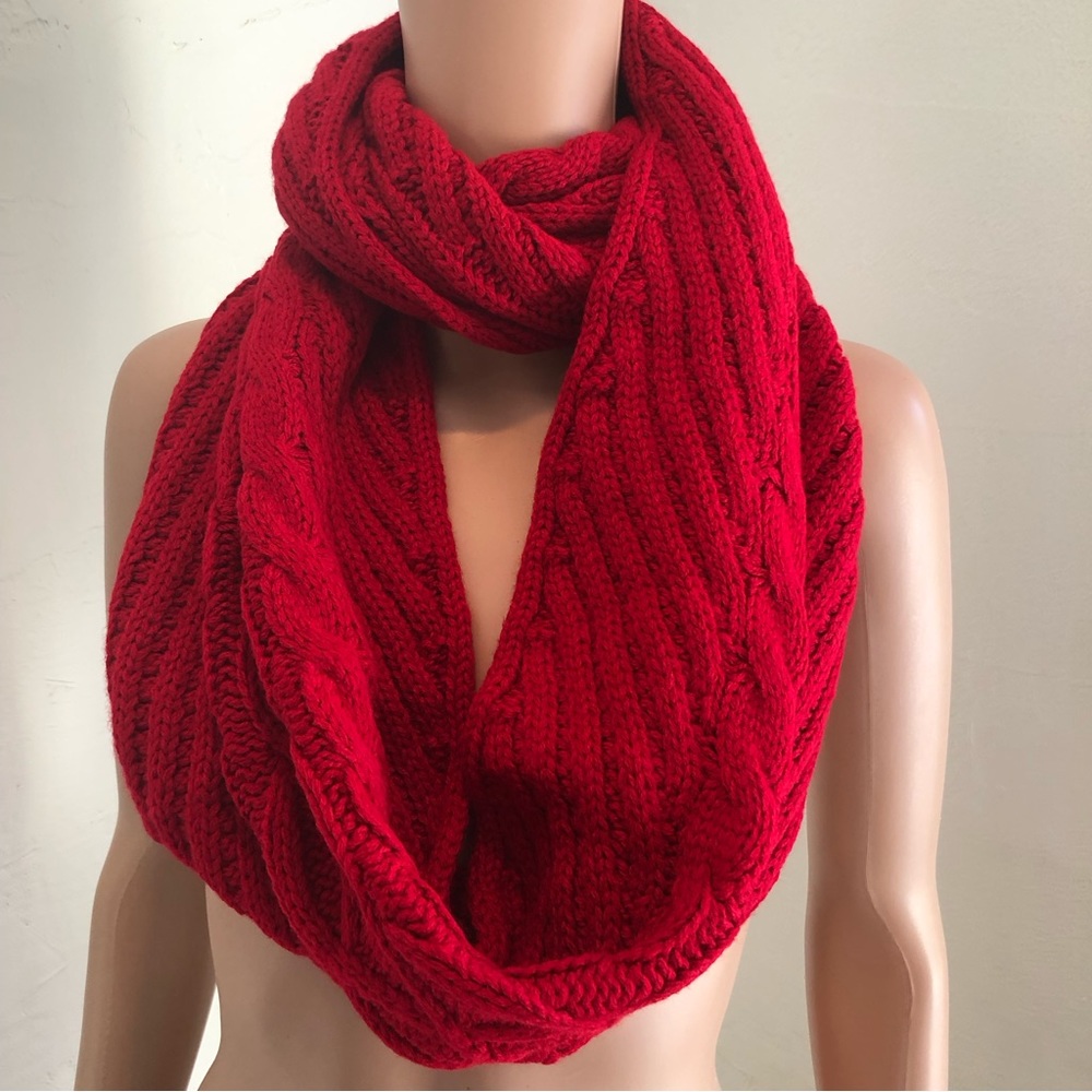 New York & Company Hot Red Knitted Winter Neck Scarf OSFM Chain-Link Design